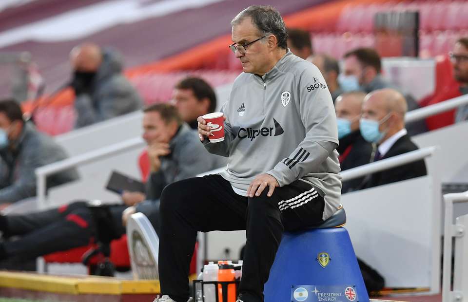 Kebiasaan Unik Bielsa Di Sisi Lapangan